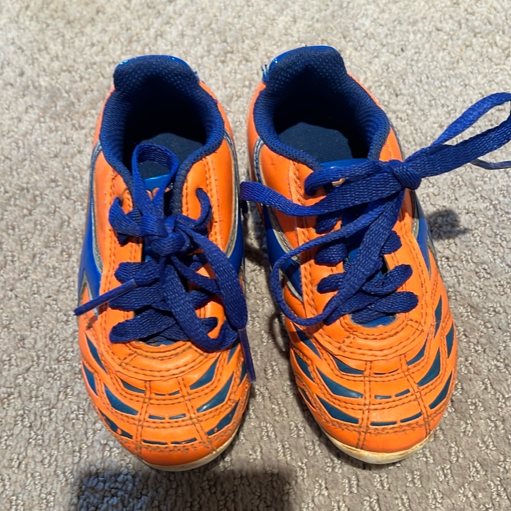 Diadora cleats size 8